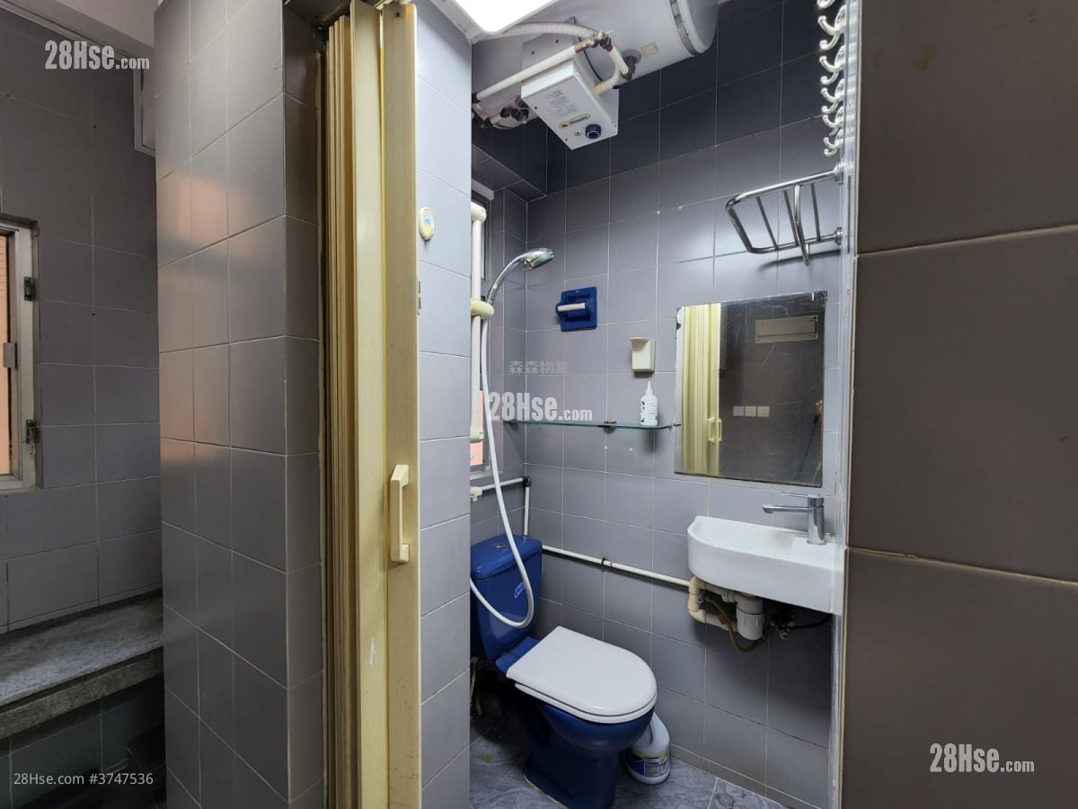 Sun Lee Building Sell 2 Bedrooms , 1 Bathroom 290 ft²