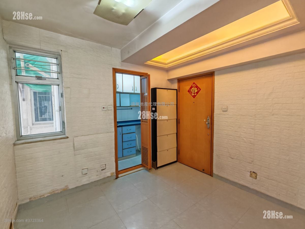 Tsuen Wan Centre Sell 2 Bedrooms , 1 Bathroom 374 ft²