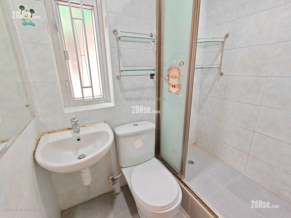 Tsuen Wan Centre Sell 2 Bedrooms , 1 Bathroom 374 ft²