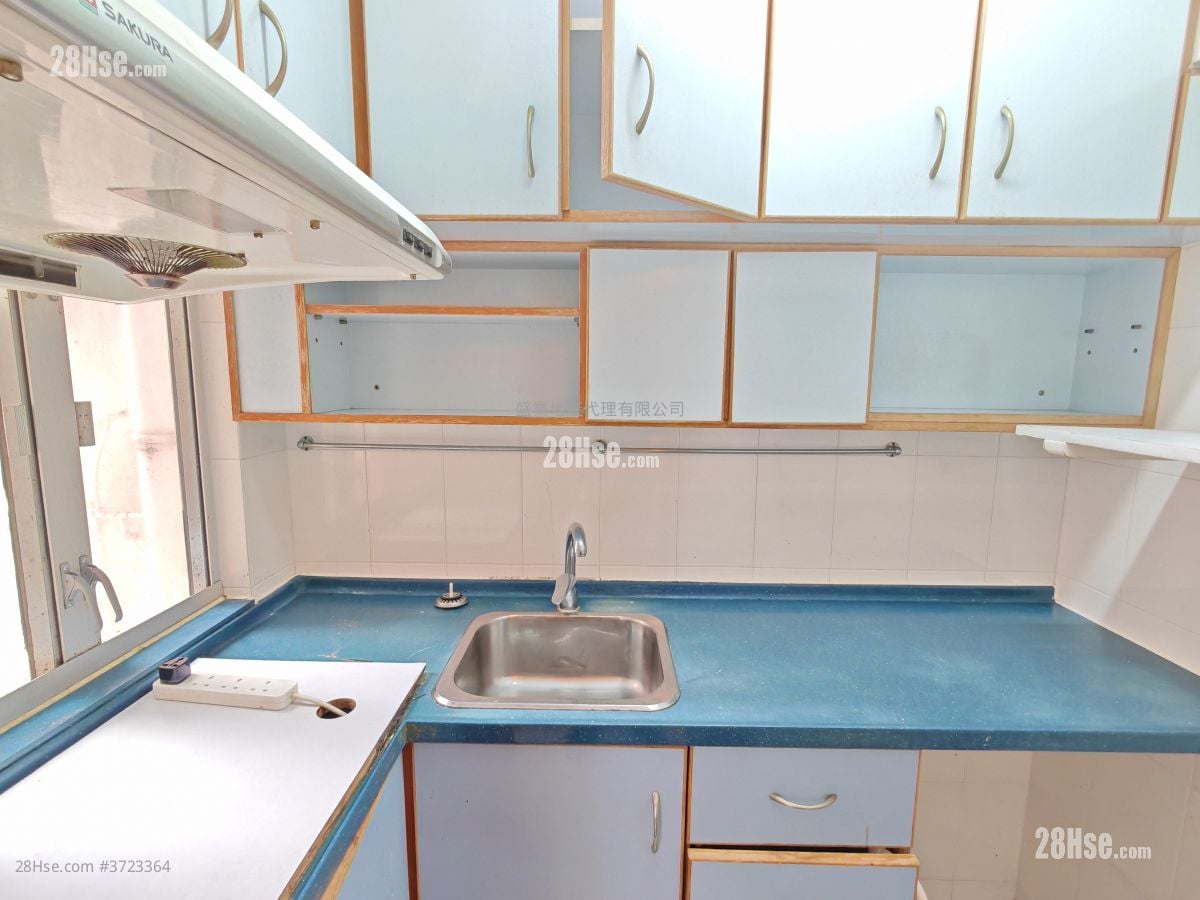 Tsuen Wan Centre Sell 2 Bedrooms , 1 Bathroom 374 ft²