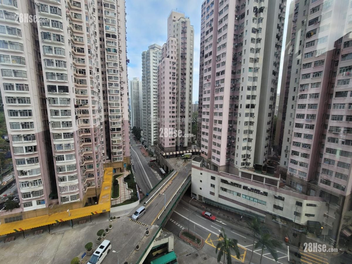 Tsuen Wan Centre Sell 2 Bedrooms , 1 Bathroom 374 ft²