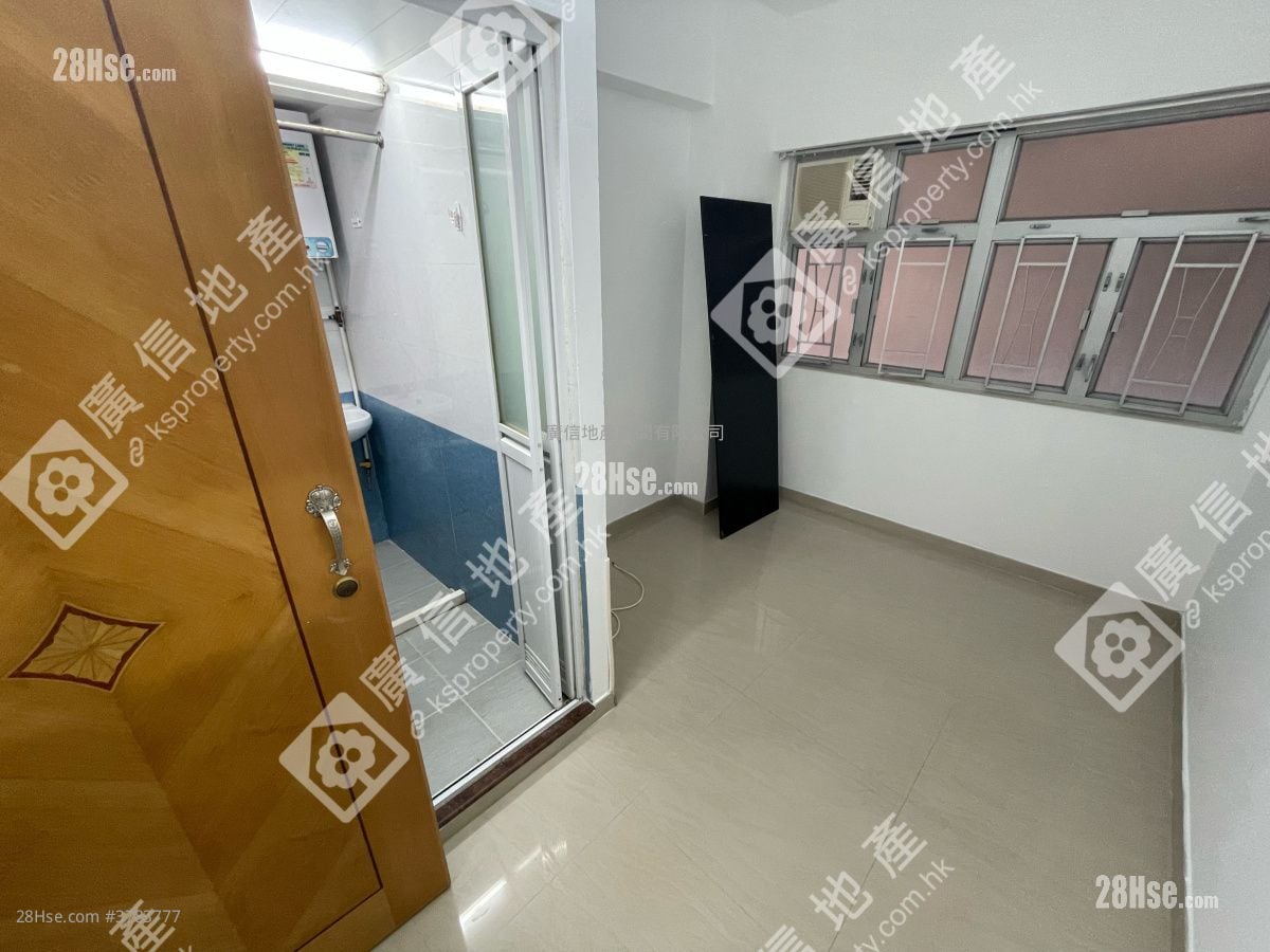 bedroom 1: Cosmopolitan Estate Sell 2 Bedrooms , 2 Bathrooms 382 ft²