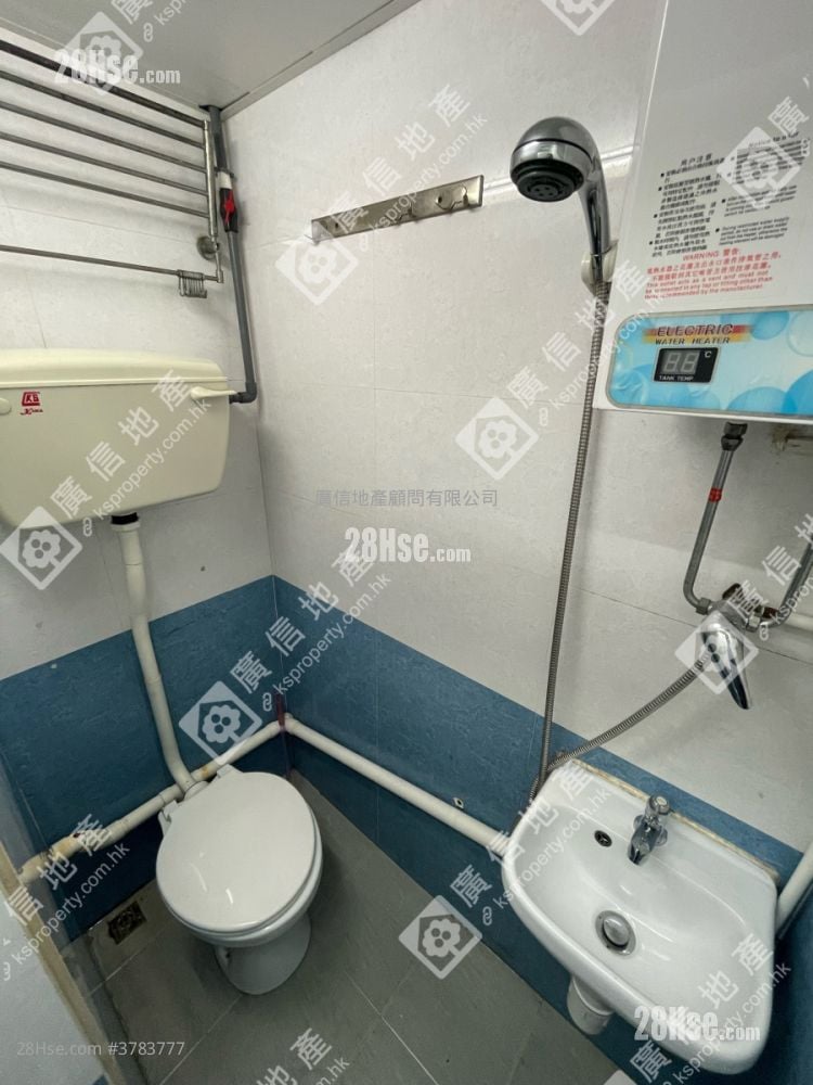 bedroom 1: Cosmopolitan Estate Sell 2 Bedrooms , 2 Bathrooms 382 ft²