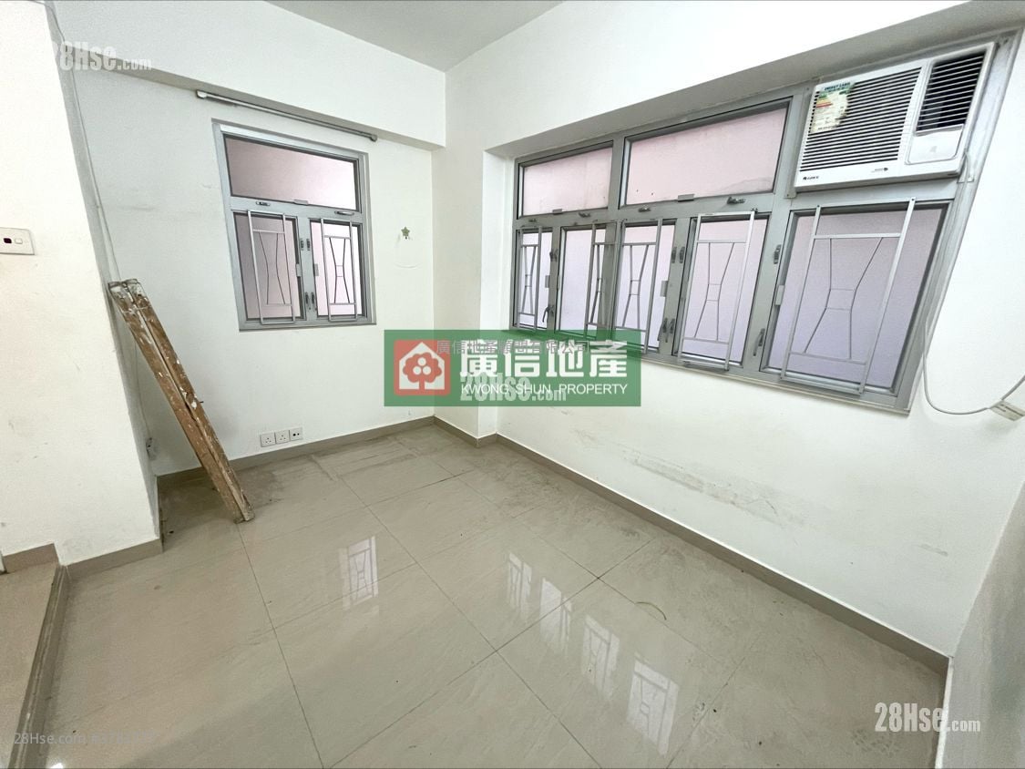 bedroom 2: Cosmopolitan Estate Sell 2 Bedrooms , 2 Bathrooms 382 ft²