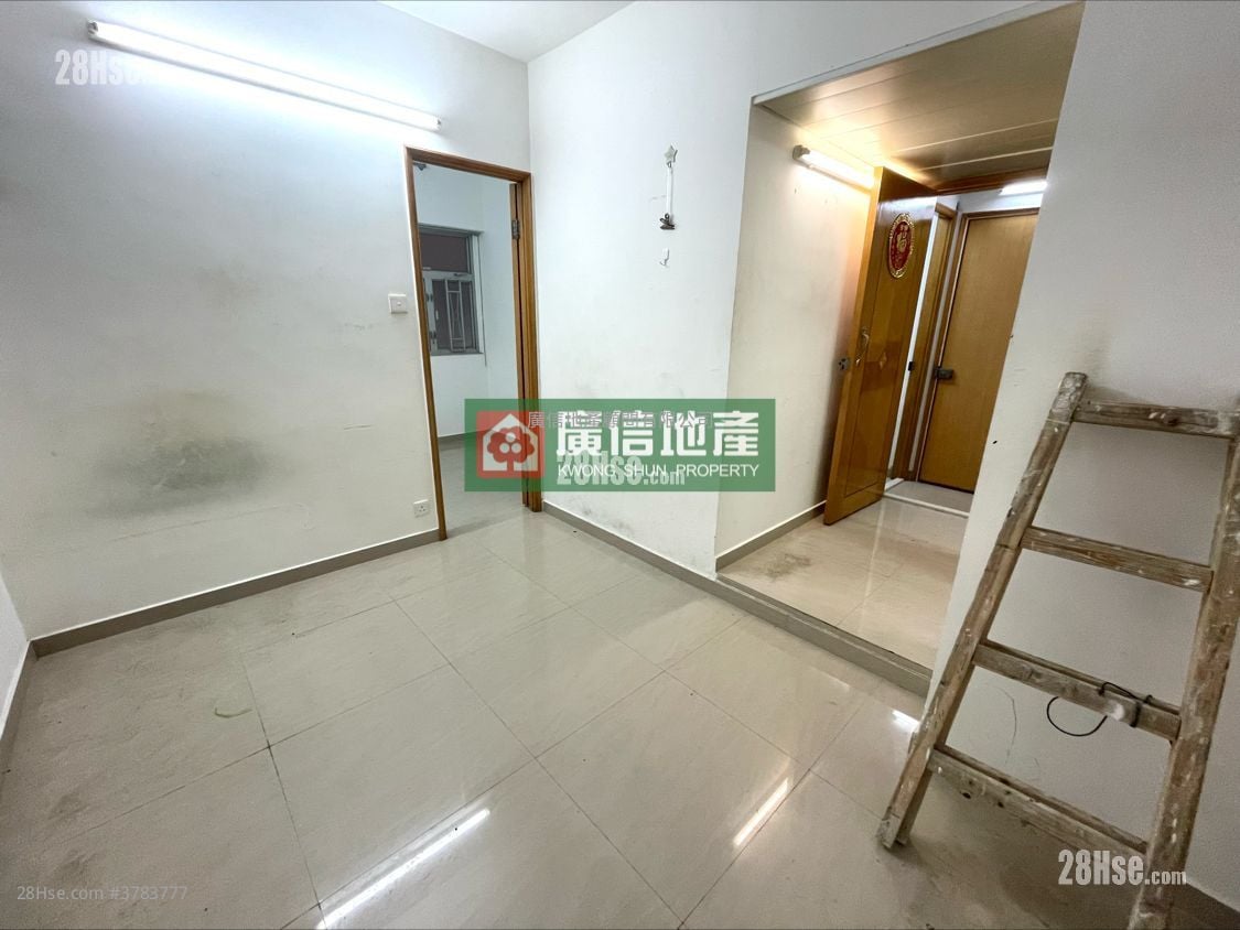 bedroom 2: Cosmopolitan Estate Sell 2 Bedrooms , 2 Bathrooms 382 ft²