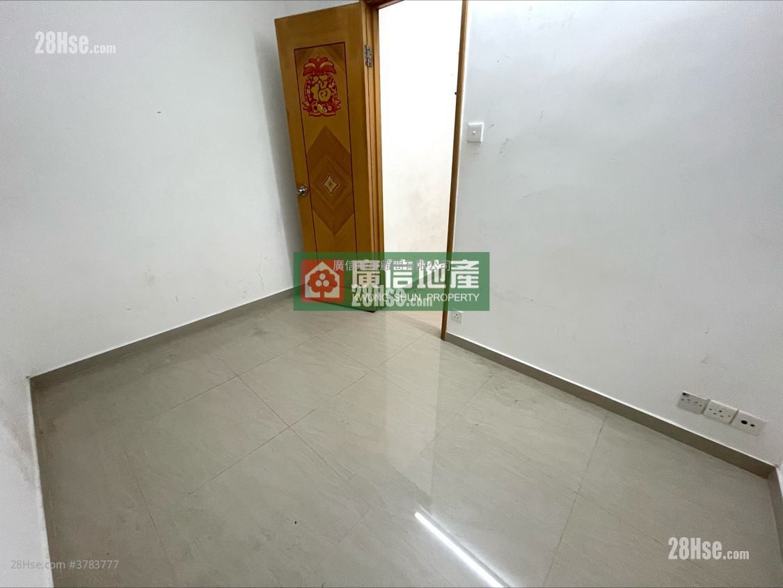 bedroom 2: Cosmopolitan Estate Sell 2 Bedrooms , 2 Bathrooms 382 ft²