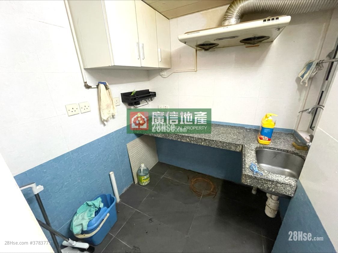 bedroom 2: Cosmopolitan Estate Sell 2 Bedrooms , 2 Bathrooms 382 ft²