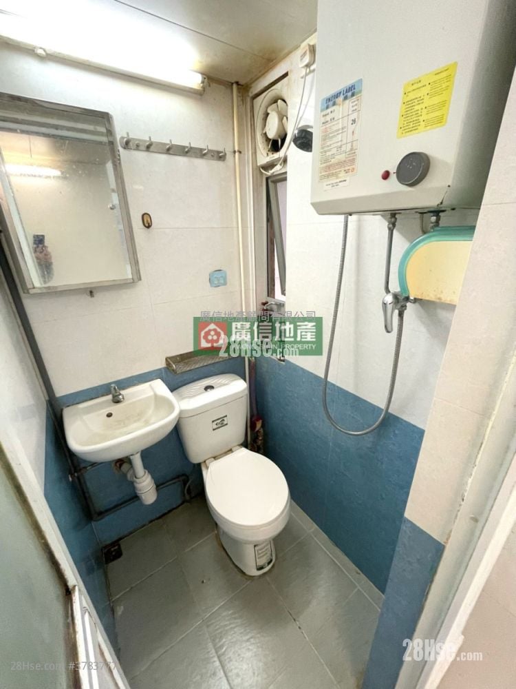 bedroom 2: Cosmopolitan Estate Sell 2 Bedrooms , 2 Bathrooms 382 ft²