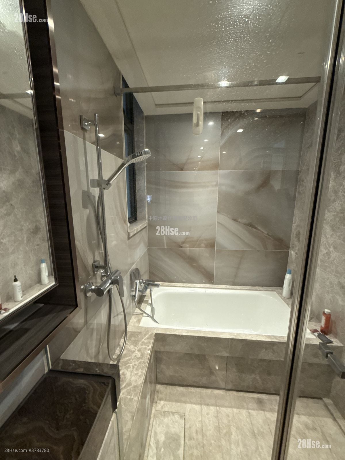 The Wings Sell 4 Bedrooms , 3 Bathrooms 977 ft²