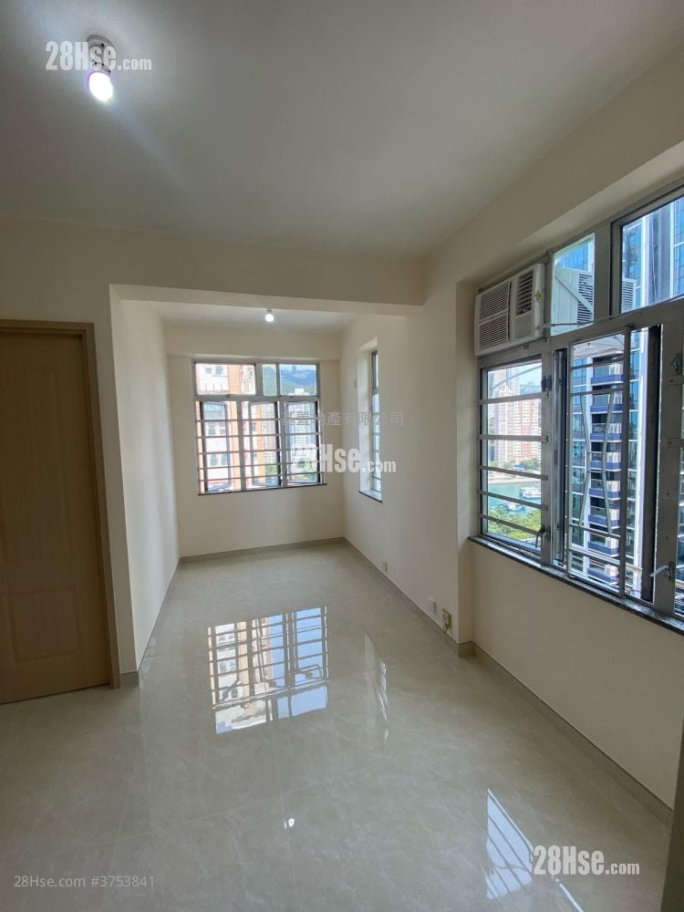 Hoi Lee Building Sell Studio , 1 Bathroom 268 ft²