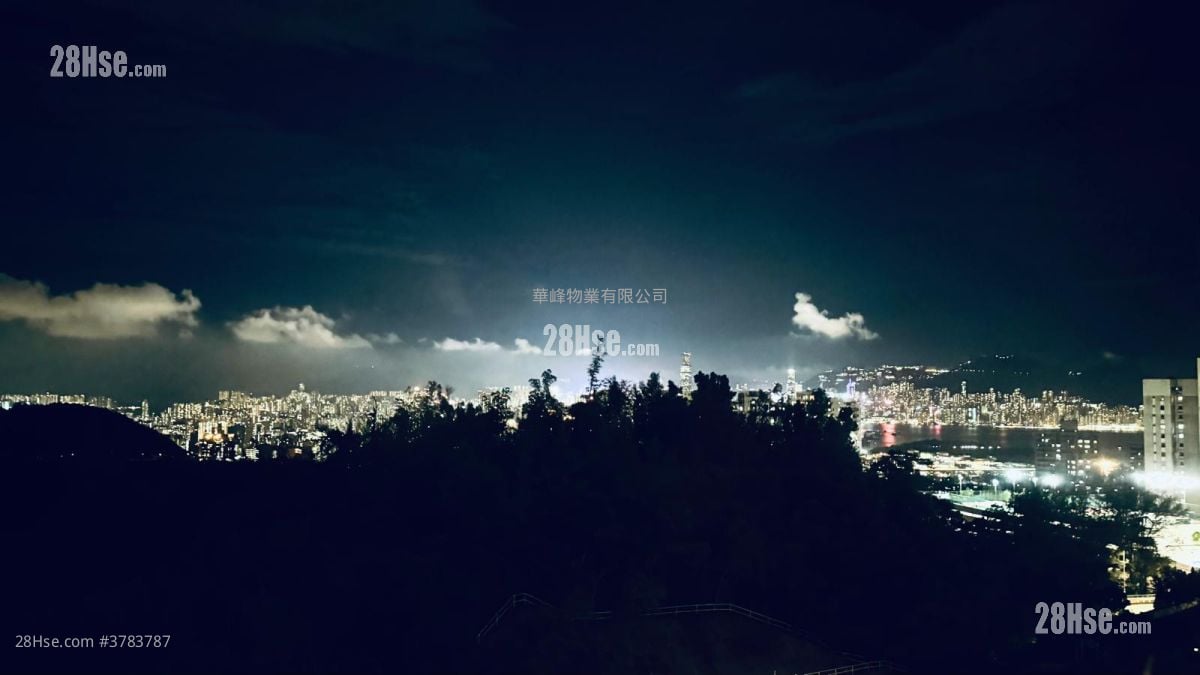 华景山庄 售盘 3 房 , 1 浴室 700 平方尺