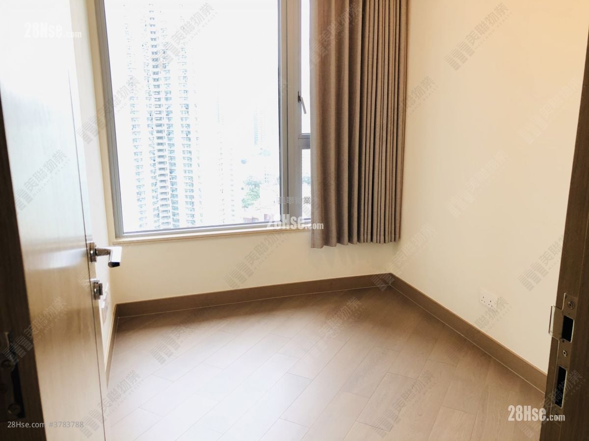 Cullinan West Sell 4 Bedrooms , 2 Bathrooms 1,221 ft²