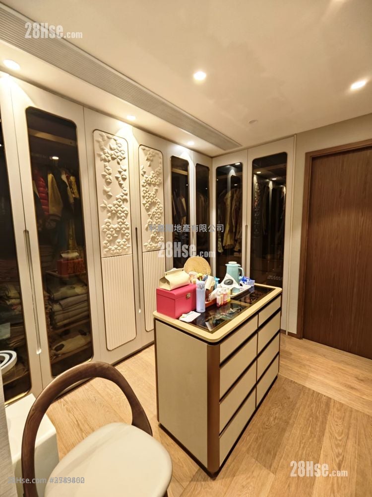 Mont Rouge Sell 4 Bedrooms 2,846 ft²