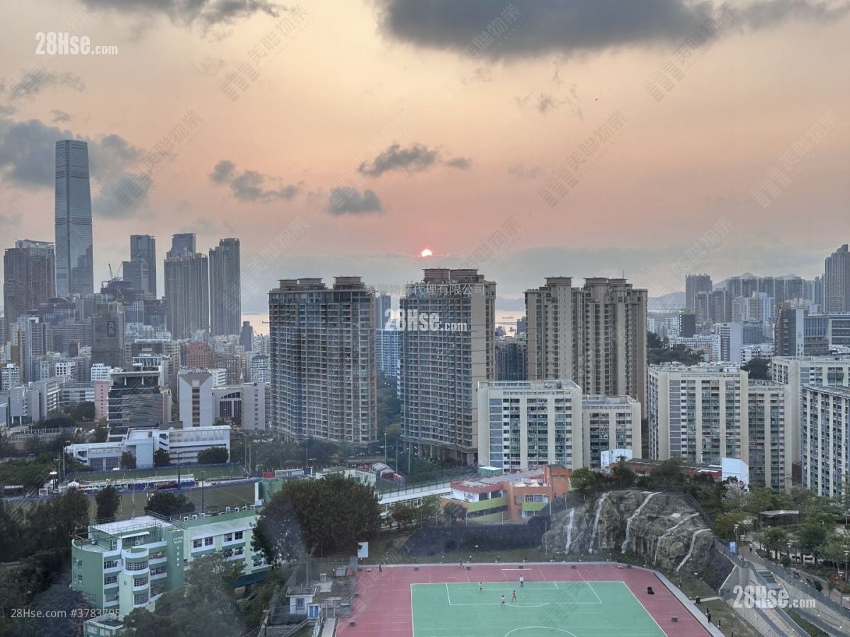 In One Sell 3 Bedrooms , 2 Bathrooms 941 ft²