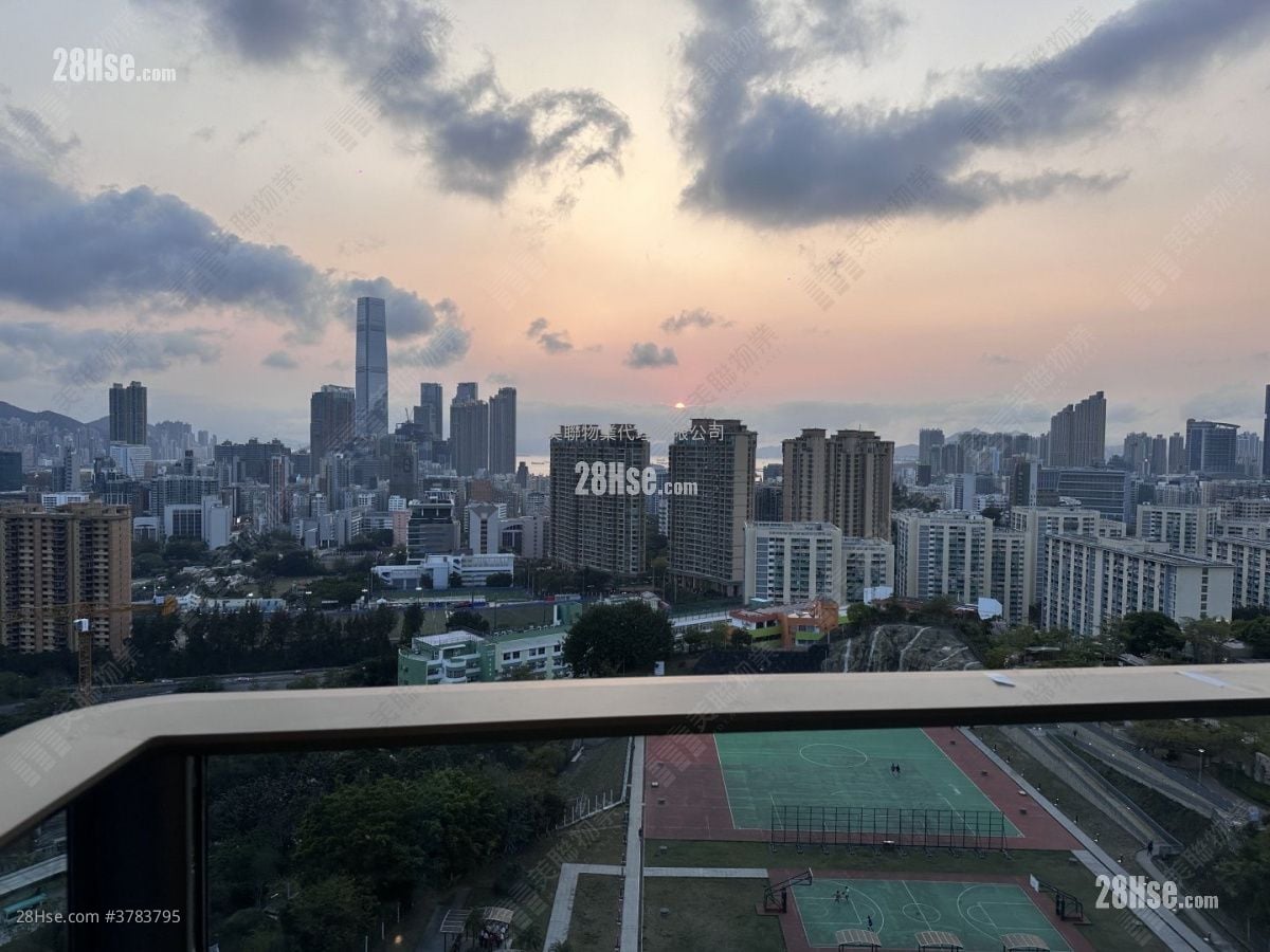 In One Sell 3 Bedrooms , 2 Bathrooms 941 ft²