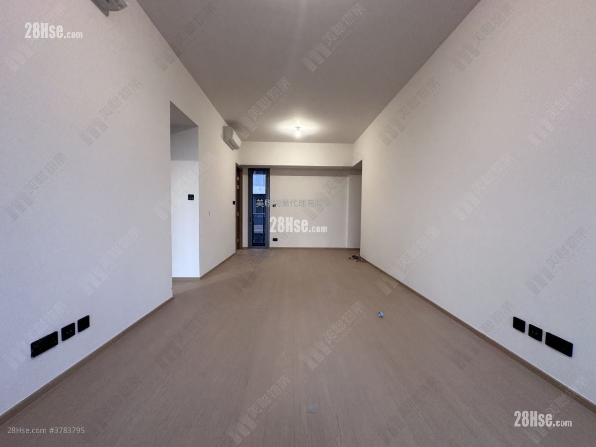 In One Sell 3 Bedrooms , 2 Bathrooms 941 ft²