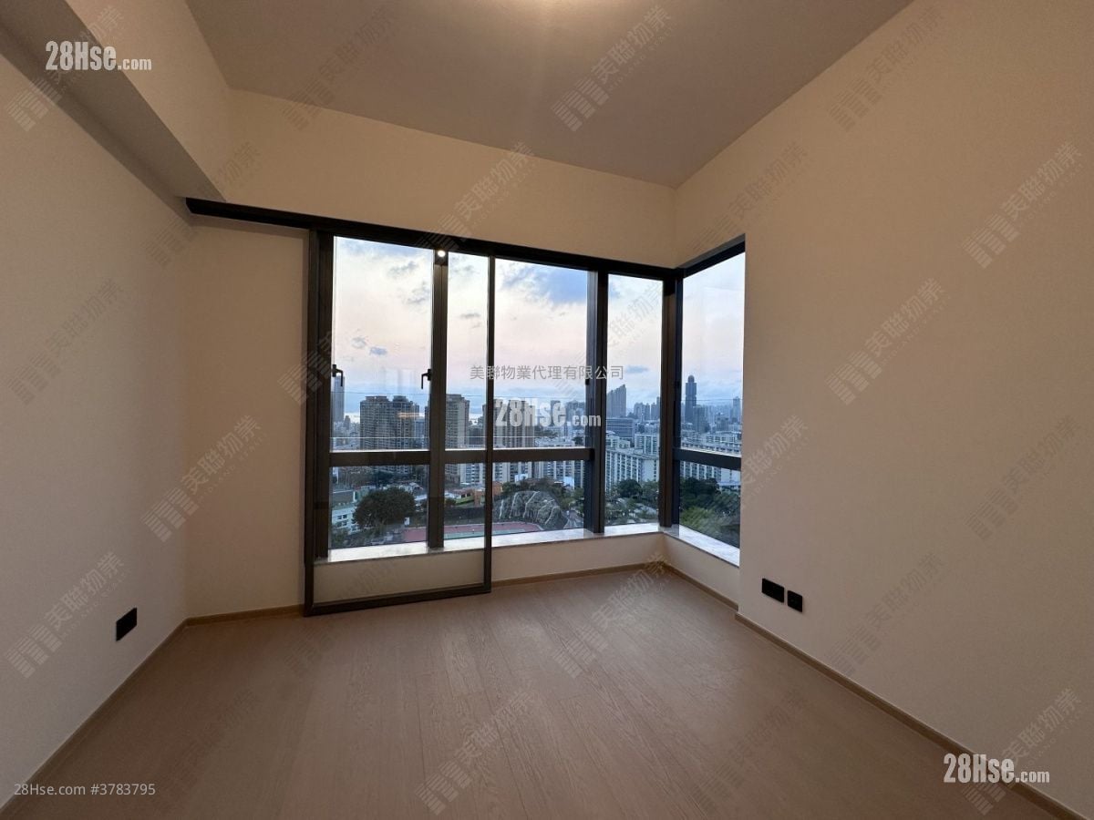 In One Sell 3 Bedrooms , 2 Bathrooms 941 ft²