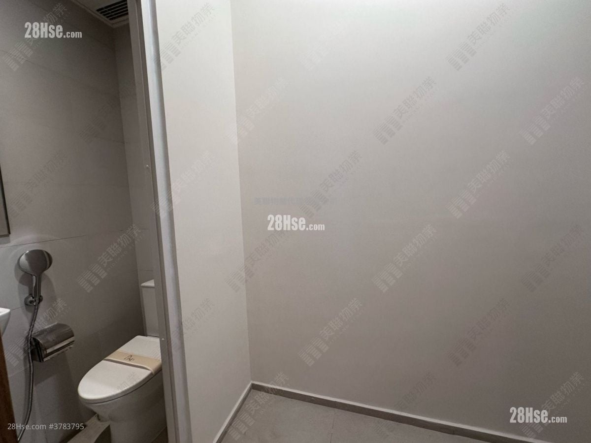 In One Sell 3 Bedrooms , 2 Bathrooms 941 ft²