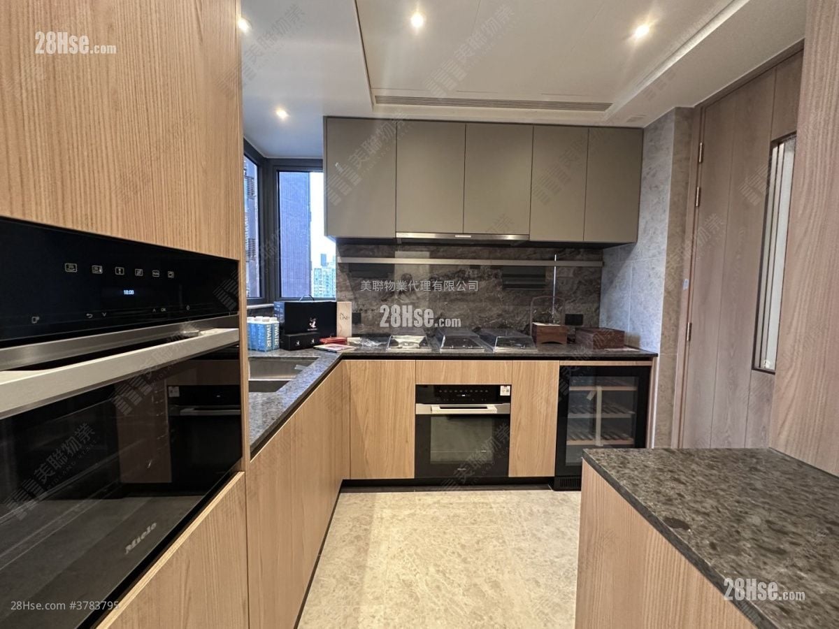 In One Sell 3 Bedrooms , 2 Bathrooms 941 ft²