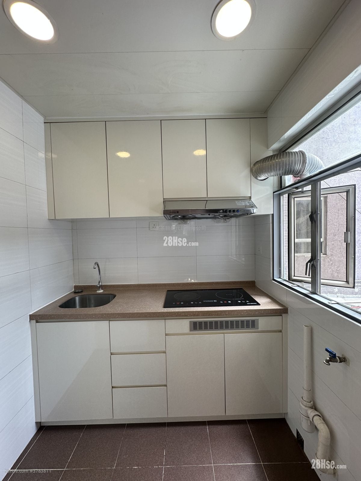 E Lu Rental 2 Bedrooms , 1 Bathroom 415 ft²