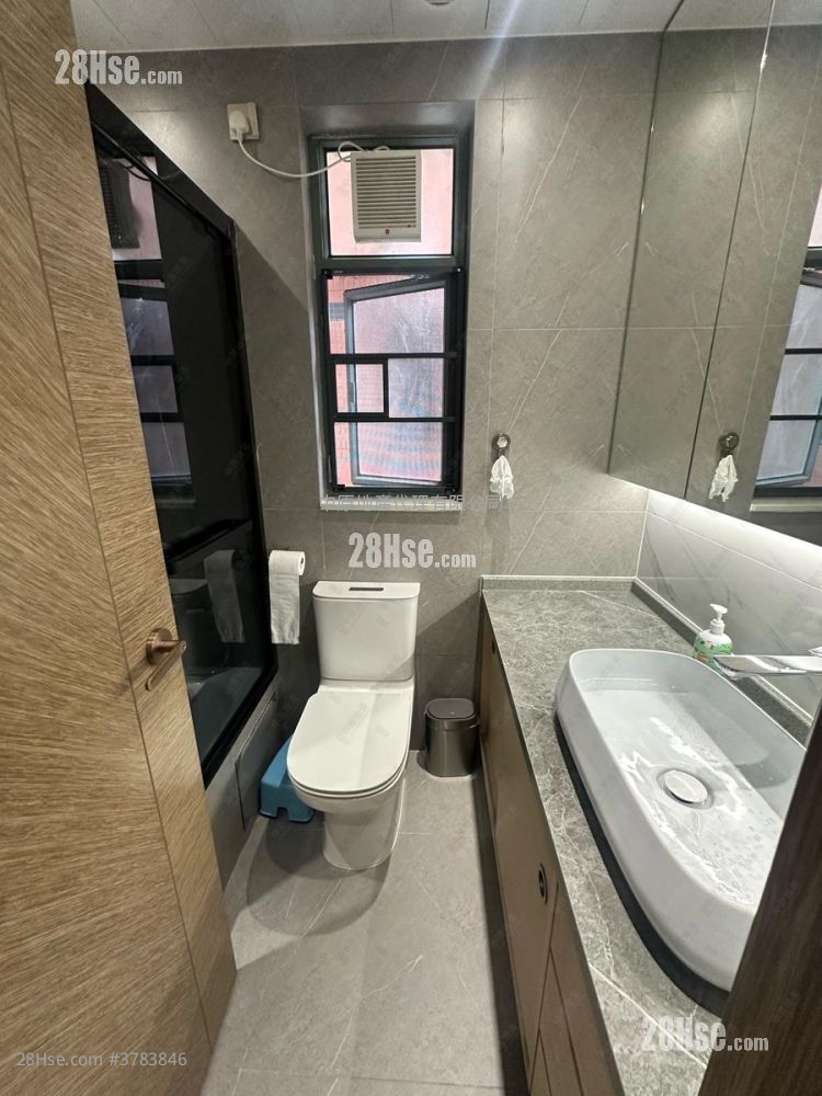 Woodland Crest Sell 3 Bedrooms , 2 Bathrooms 927 ft²