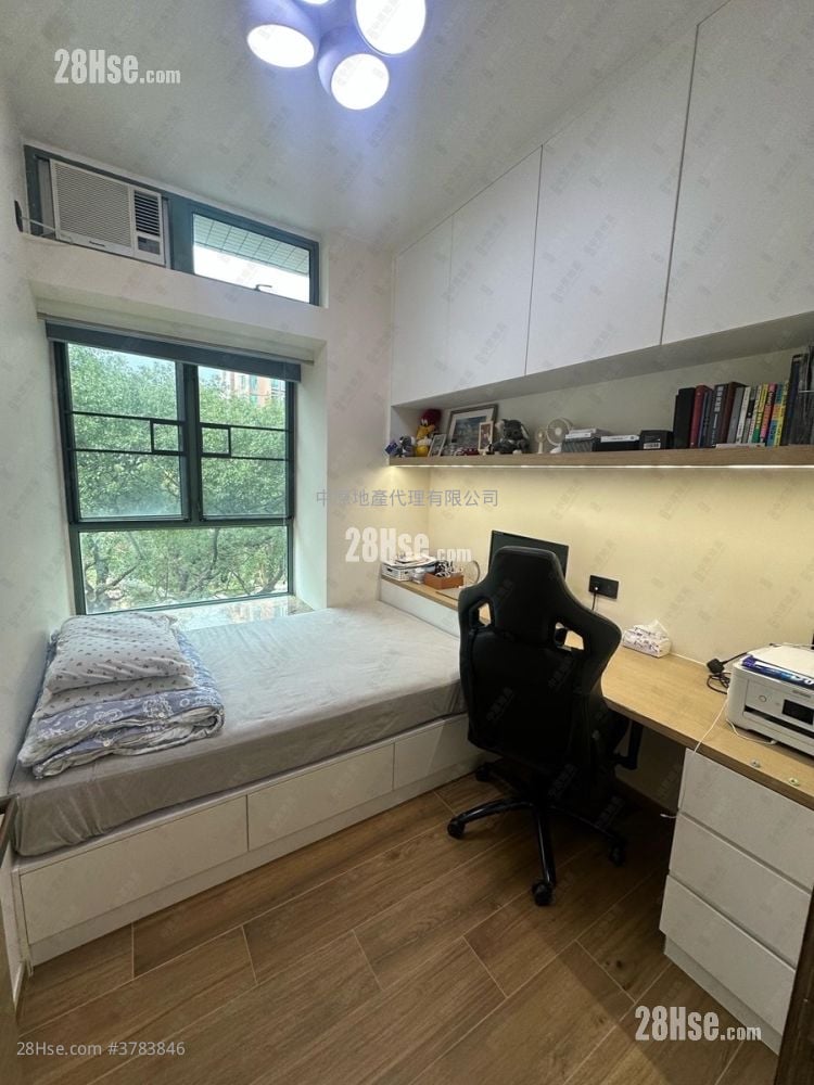 Woodland Crest Sell 3 Bedrooms , 2 Bathrooms 927 ft²