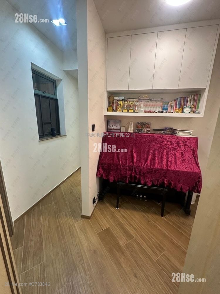 Woodland Crest Sell 3 Bedrooms , 2 Bathrooms 927 ft²