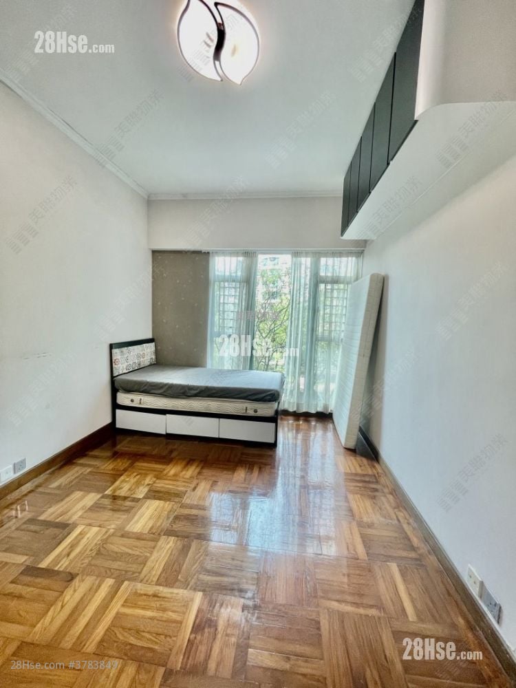 Woodland Crest Sell 3 Bedrooms 942 ft²