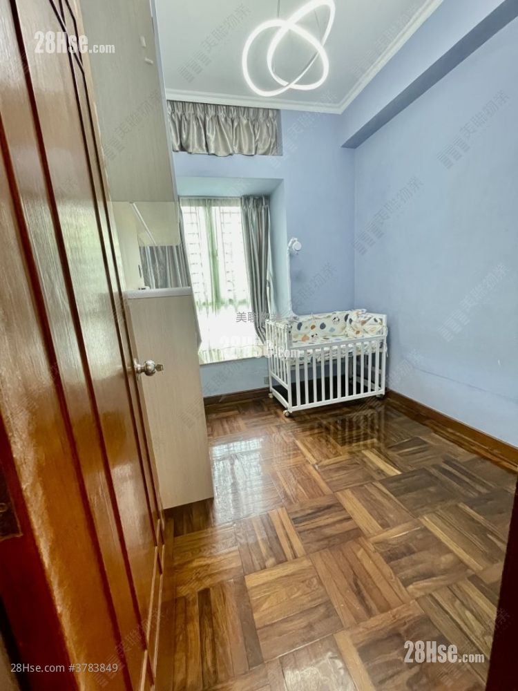 Woodland Crest Sell 3 Bedrooms 942 ft²