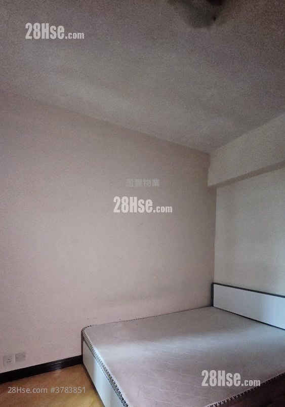 Yue King Building Sell 2 Bedrooms , 1 Bathroom 580 ft²