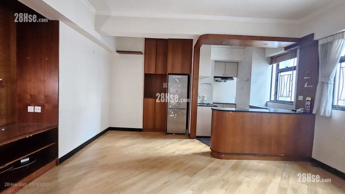 Yue King Building Sell 2 Bedrooms , 1 Bathroom 580 ft²