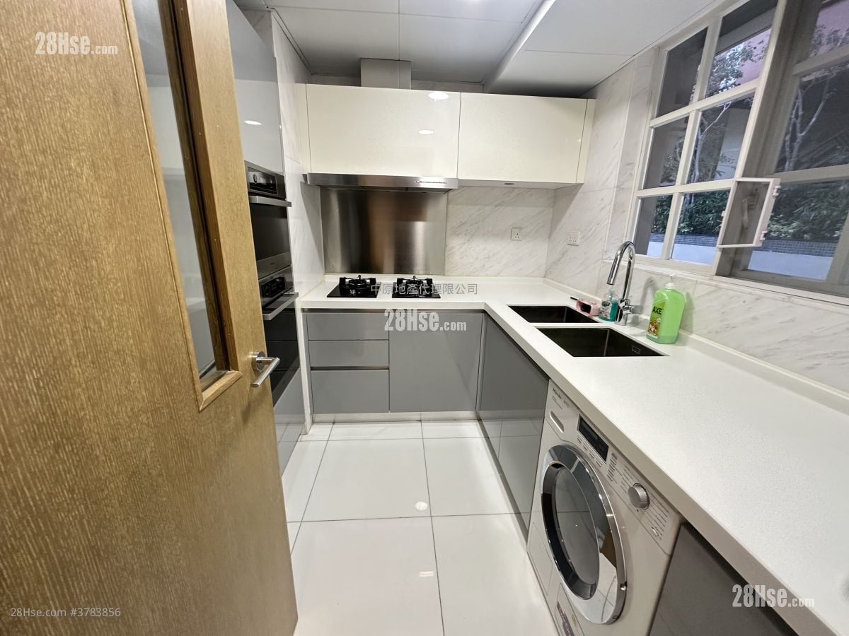 The Beverly Hills Rental 5+ Bedrooms , 3 Bathrooms 1,902 ft²