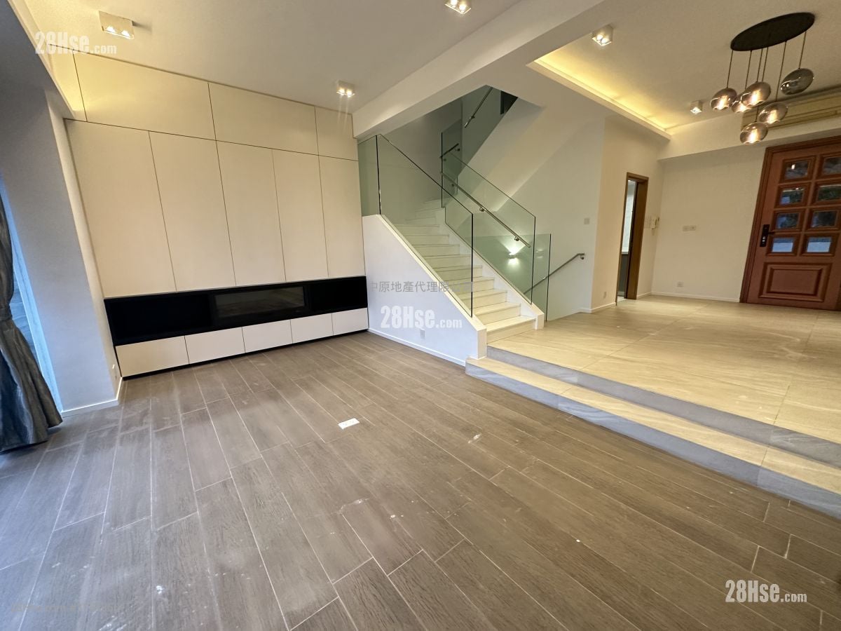 The Beverly Hills Rental 5+ Bedrooms , 3 Bathrooms 1,902 ft²