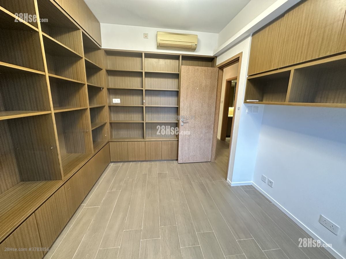 The Beverly Hills Rental 5+ Bedrooms , 3 Bathrooms 1,902 ft²