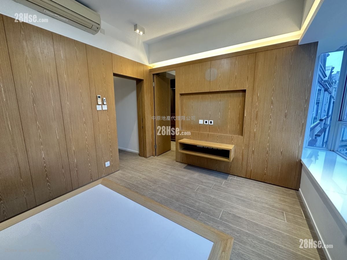 The Beverly Hills Rental 5+ Bedrooms , 3 Bathrooms 1,902 ft²