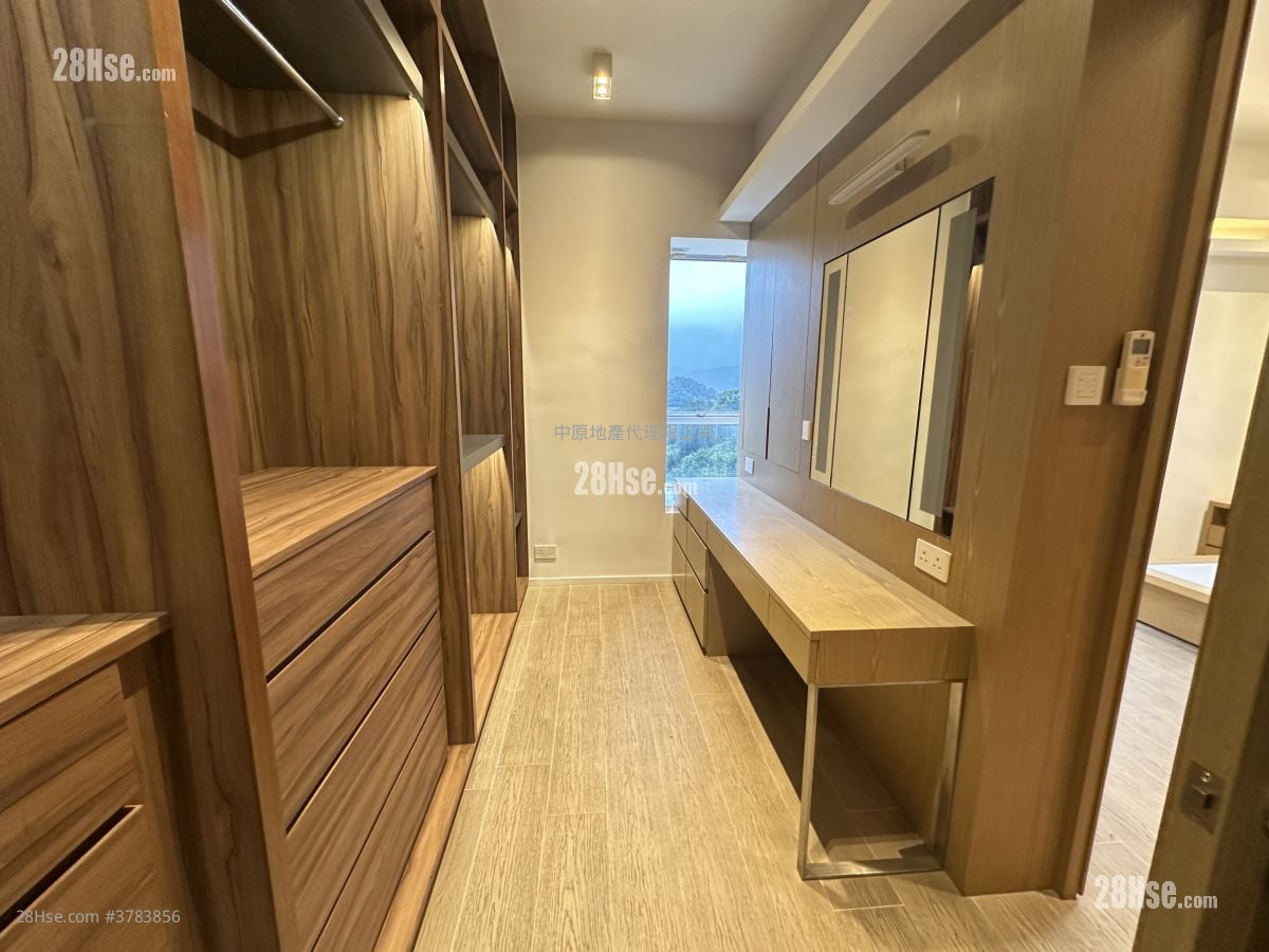 The Beverly Hills Rental 5+ Bedrooms , 3 Bathrooms 1,902 ft²