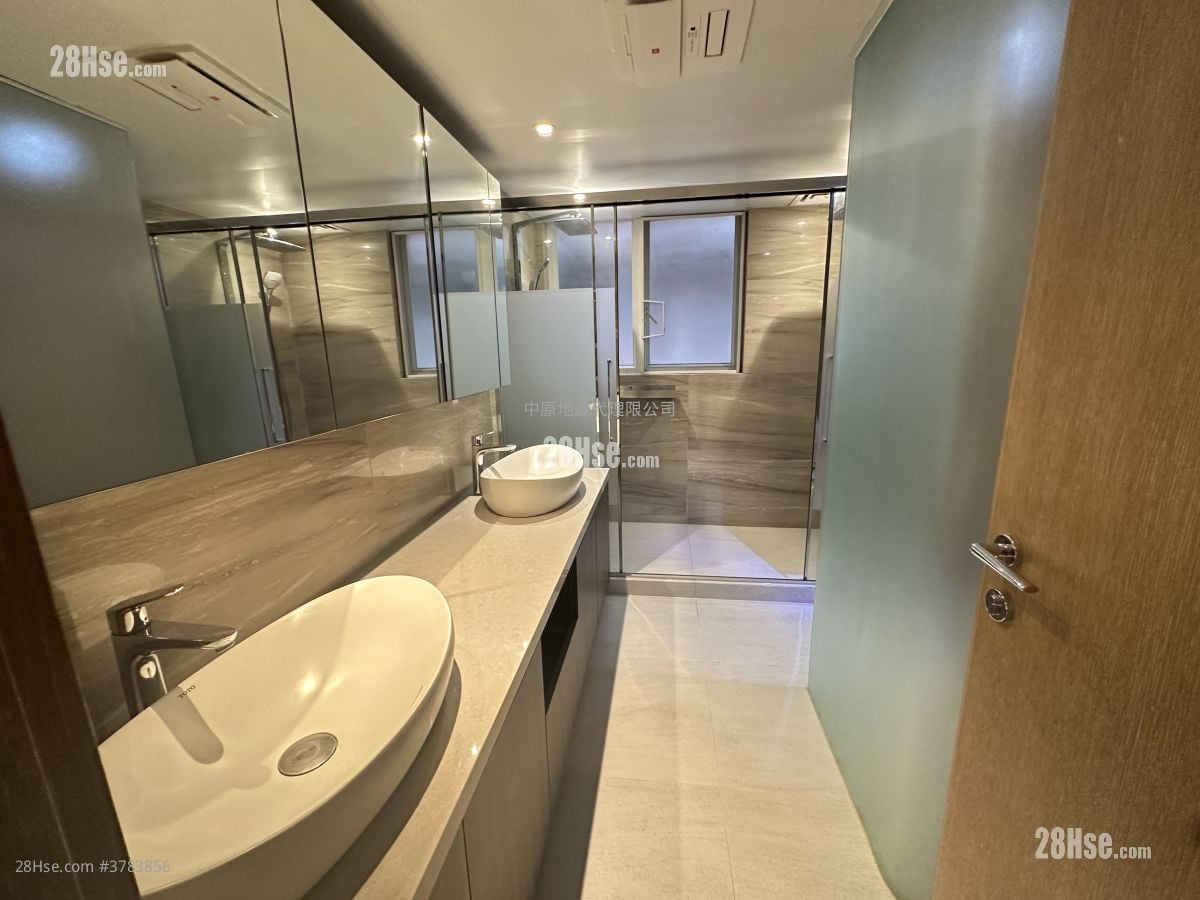 The Beverly Hills Rental 5+ Bedrooms , 3 Bathrooms 1,902 ft²