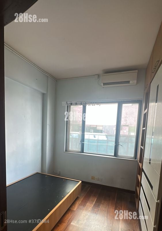 Champagne Court Sell 2 Bedrooms , 2 Bathrooms 1,025 ft²