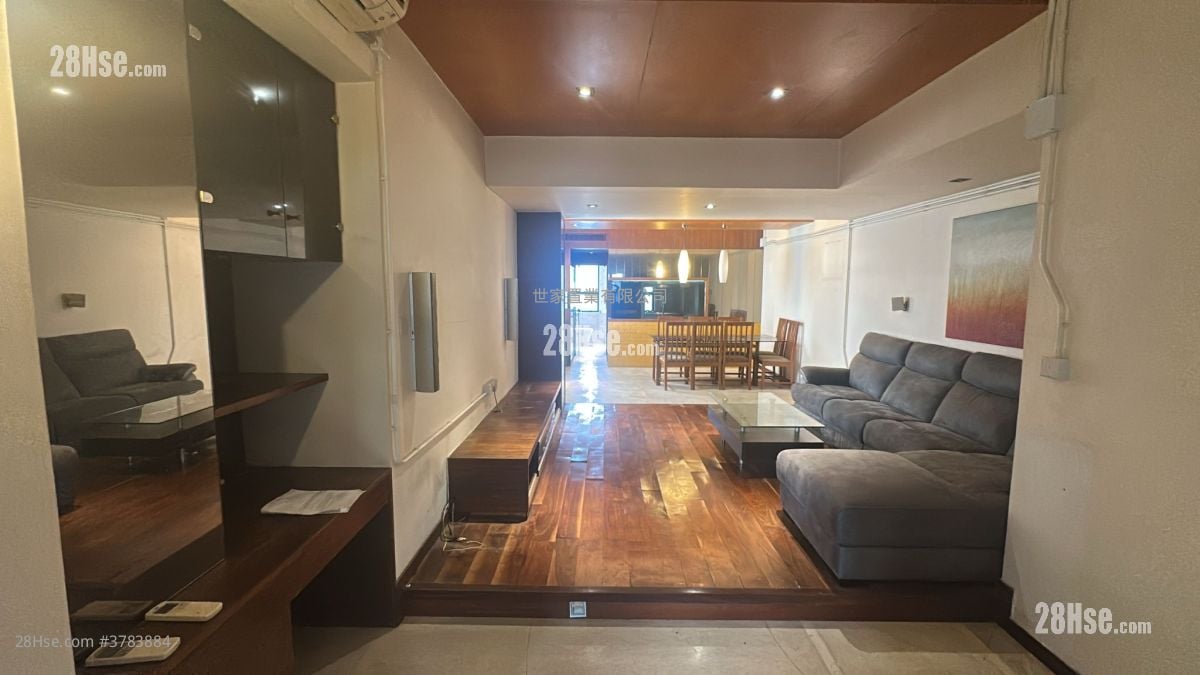 Champagne Court Sell 2 Bedrooms , 2 Bathrooms 1,025 ft²