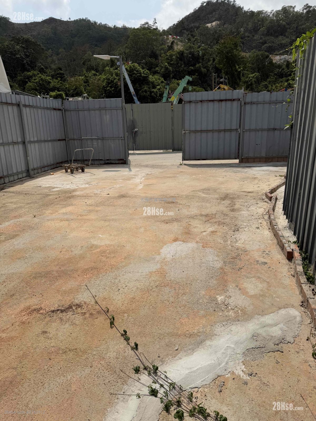 Land Rental 1,200 ft²