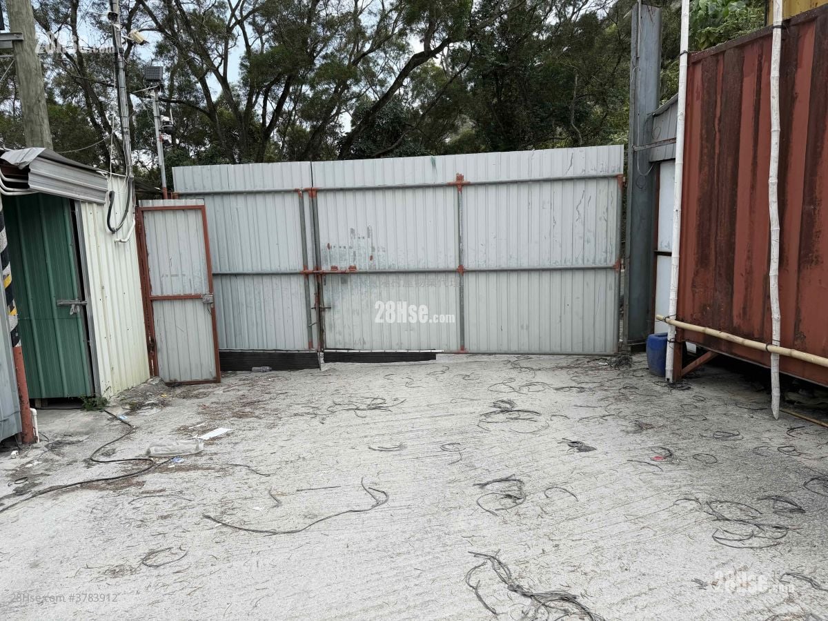 Land Rental 1,200 ft²