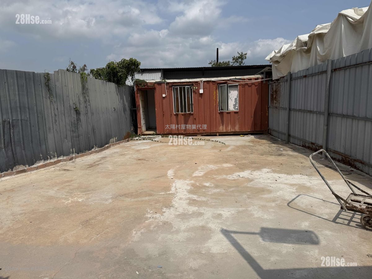 Land Rental 1,200 ft²