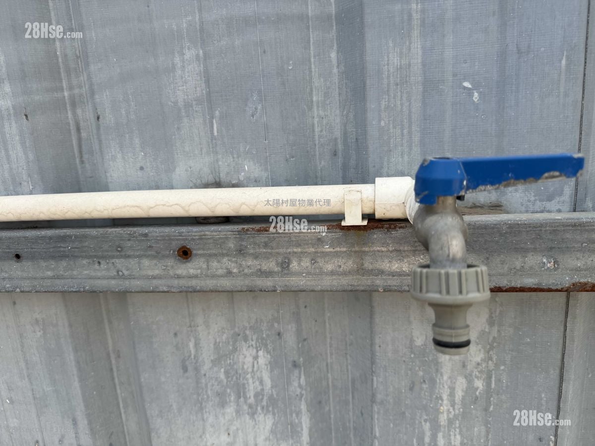 Land Rental 1,200 ft²