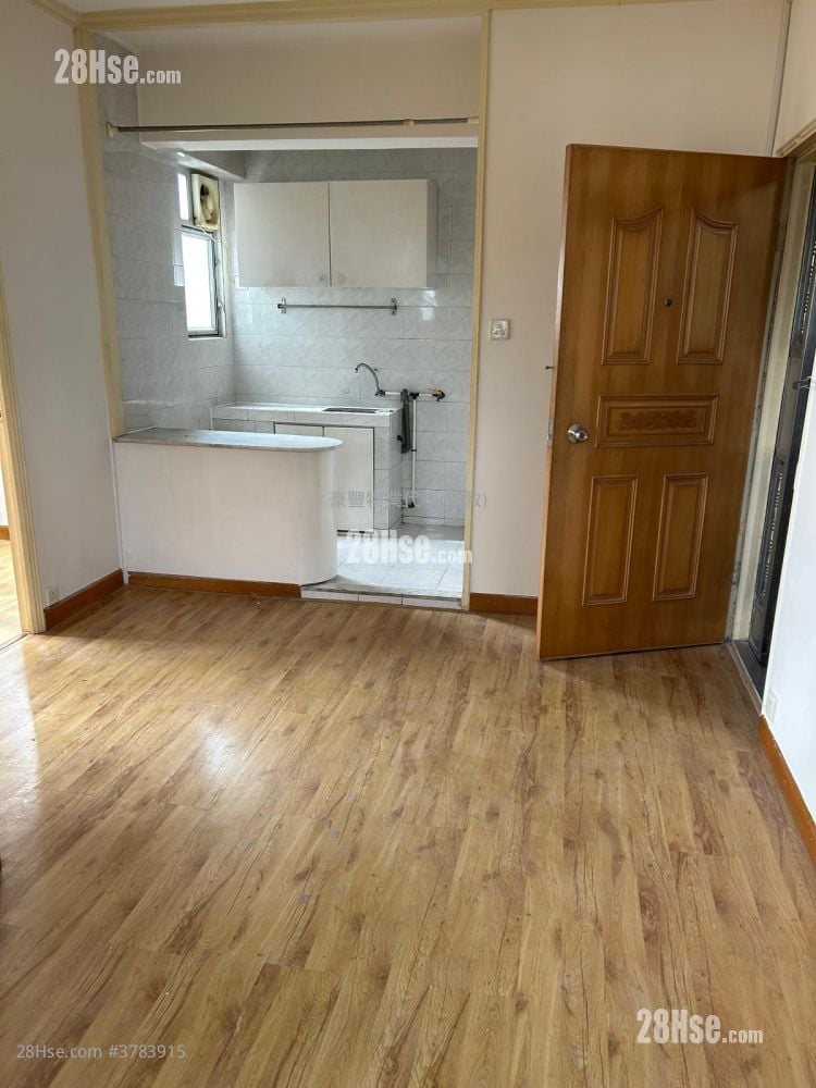 Kam Po Building Sell 2 Bedrooms , 1 Bathroom 328 ft²