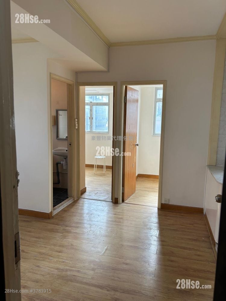 Kam Po Building Sell 2 Bedrooms , 1 Bathroom 328 ft²