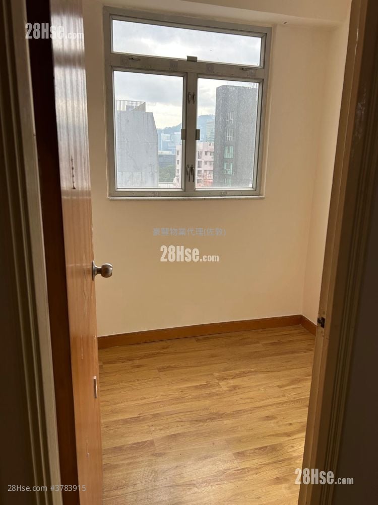 Kam Po Building Sell 2 Bedrooms , 1 Bathroom 328 ft²