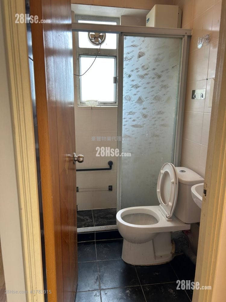 Kam Po Building Sell 2 Bedrooms , 1 Bathroom 328 ft²