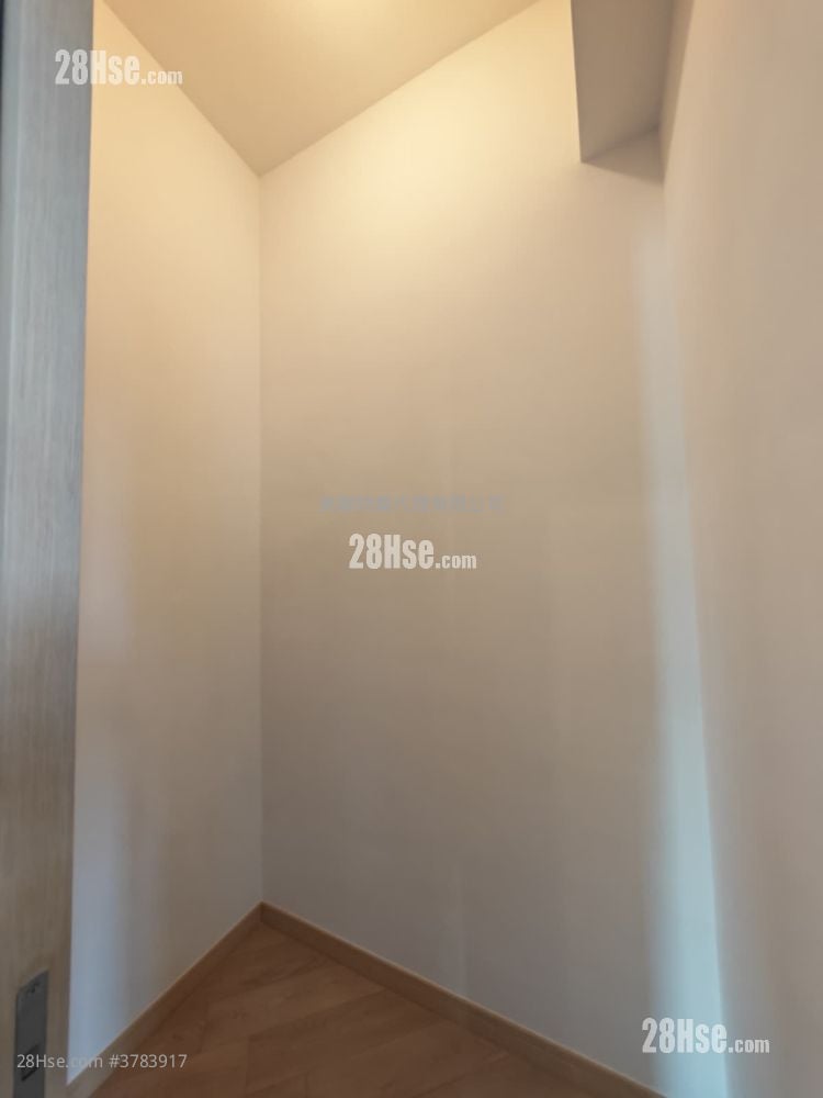 Manor Hill Sell 2 Bedrooms 402 ft²