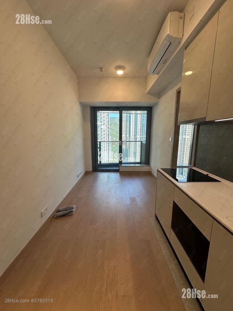 Seasons Place Sell 1 Bedroom 323 ft²