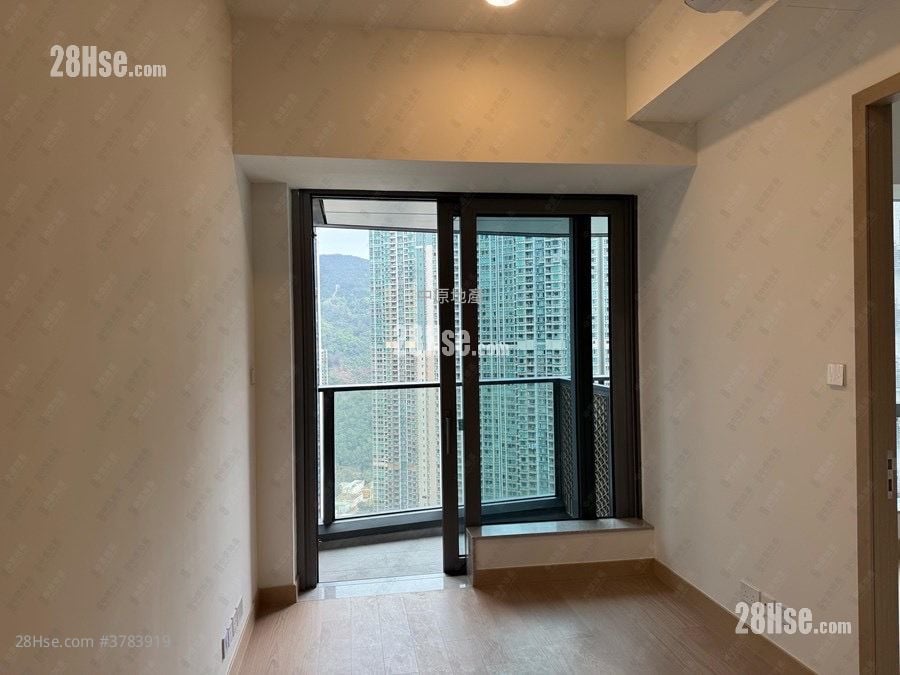 Seasons Place Sell 1 Bedroom 323 ft²